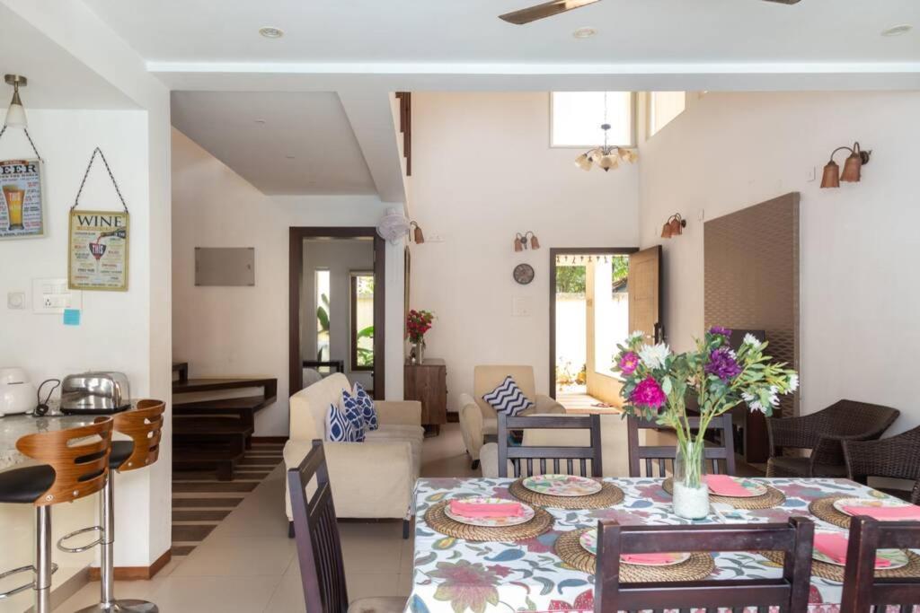 Ochre Villa- Luxury Property In Assagaon / Vagator Buitenkant foto